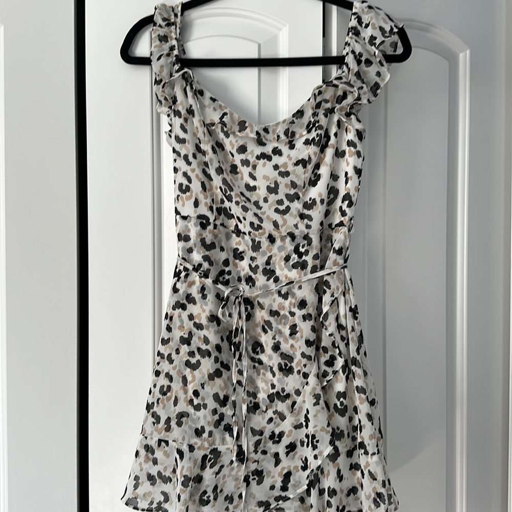 Cute, belted , fully lined mini dress